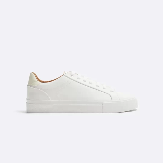 Retro trainers